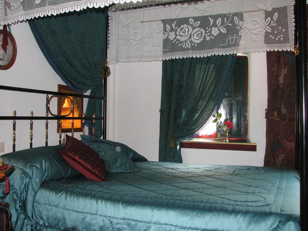 Glorious Peleys Castle Hotel Vizitsa Room photo